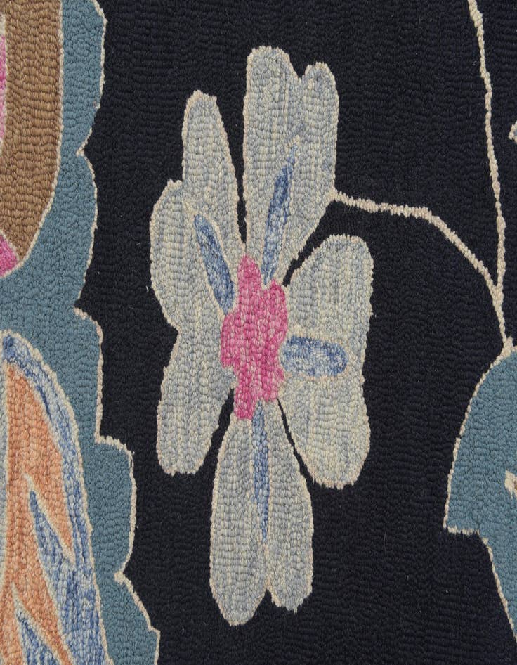 Detail image of  5' 1 x 8' Agra Wool Rug