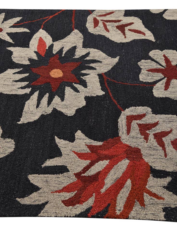 Detail image of  5' 1 x 8' Agra Wool Rug