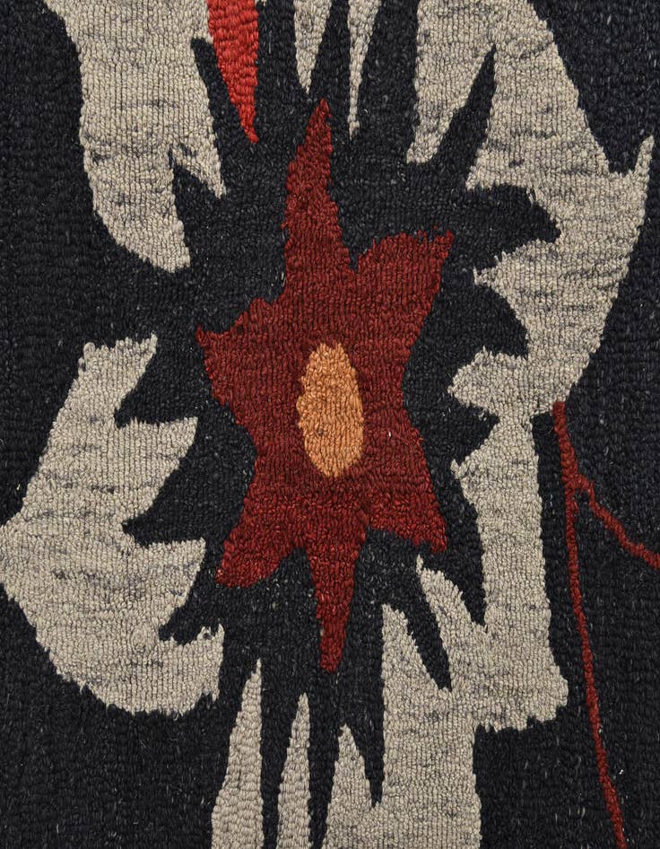 Detail image of  5' 1 x 8' Agra Wool Rug