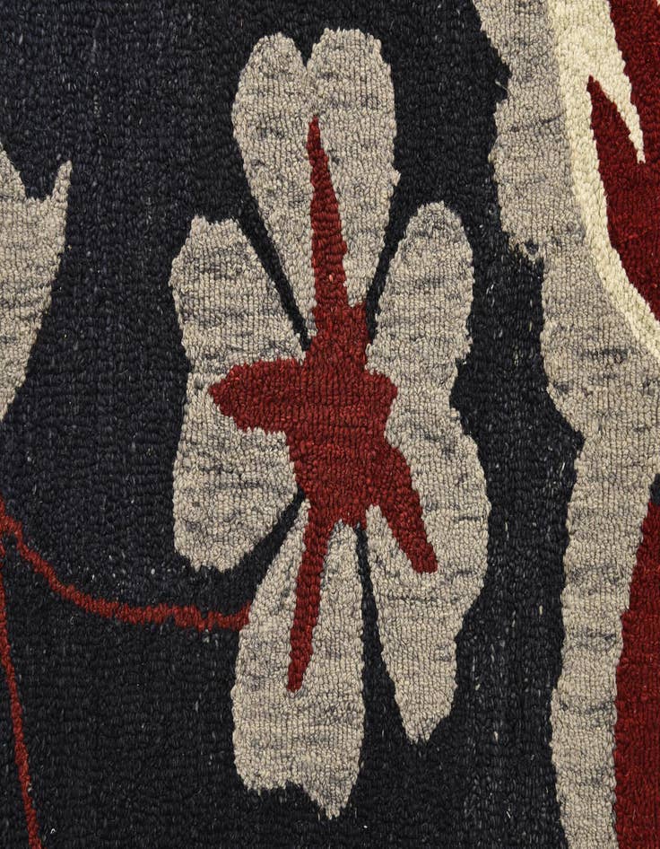 Detail image of  5' 1 x 8' Agra Wool Rug