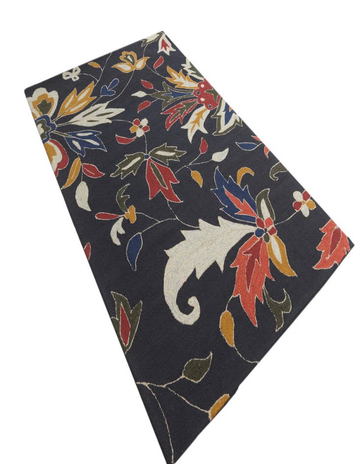 Detail image of  5' x 8' Agra Wool Rug