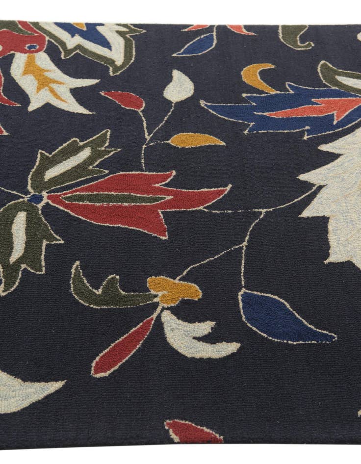 Detail image of  5' x 8' Agra Wool Rug