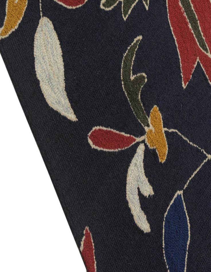 Detail image of  5' x 8' Agra Wool Rug