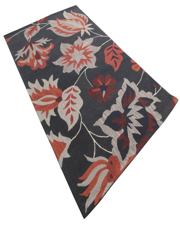 Detail image of  5' 1 x 8' Agra Wool Rug