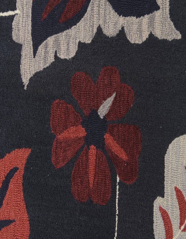 Detail image of  5' 1 x 8' Agra Wool Rug