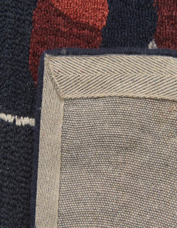 Detail image of  5' 1 x 8' Agra Wool Rug