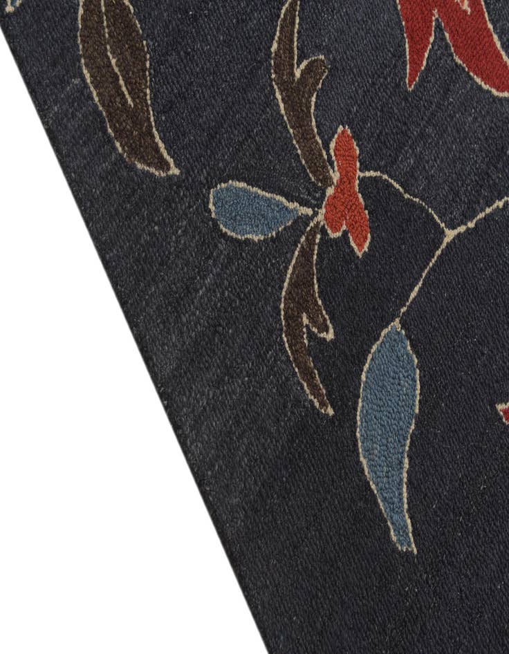 Detail image of  5' 1 x 8' Agra Wool Rug
