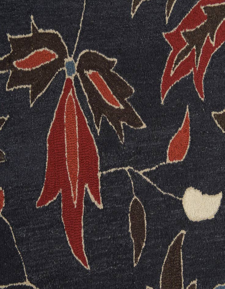Detail image of  5' 1 x 8' Agra Wool Rug