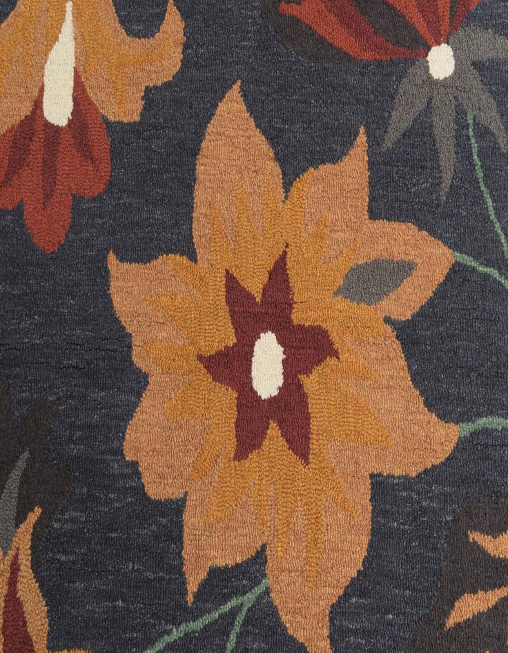 Detail image of  5' x 8' Agra Wool Rug