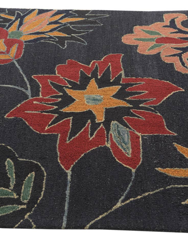 Detail image of  5' 1 x 8' Agra Wool Rug