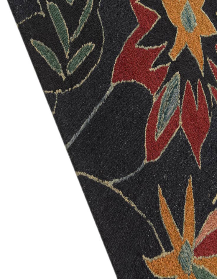 Detail image of  5' 1 x 8' Agra Wool Rug