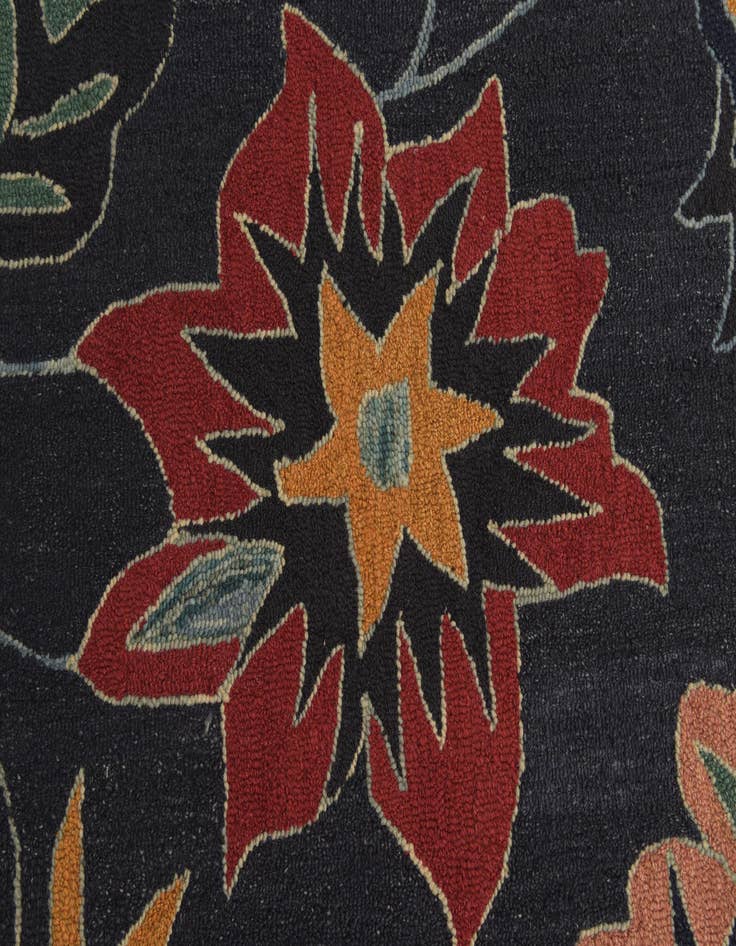 Detail image of  5' 1 x 8' Agra Wool Rug