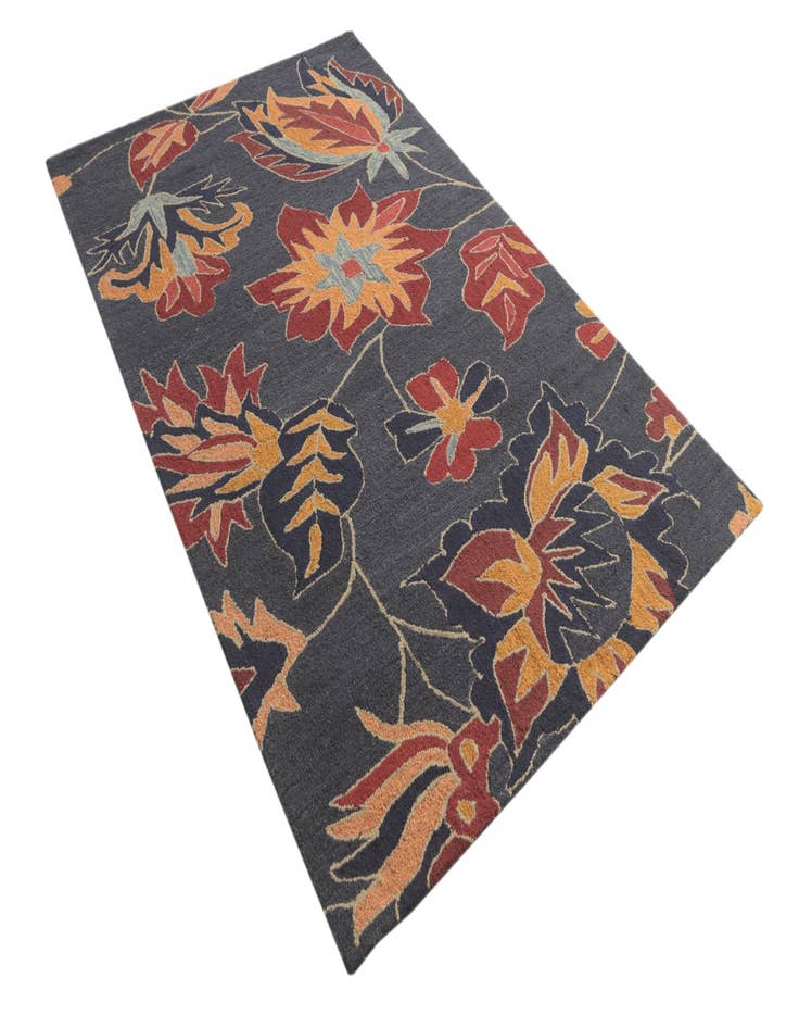 Detail image of  5' x 8' Agra Wool Rug