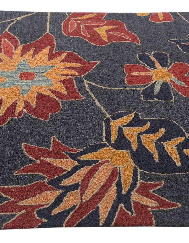 Detail image of  5' x 8' Agra Wool Rug