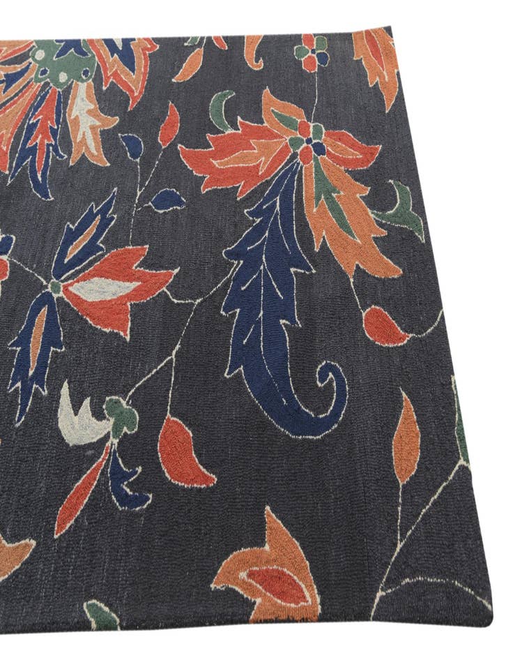 Detail image of  5' x 8' Agra Wool Rug