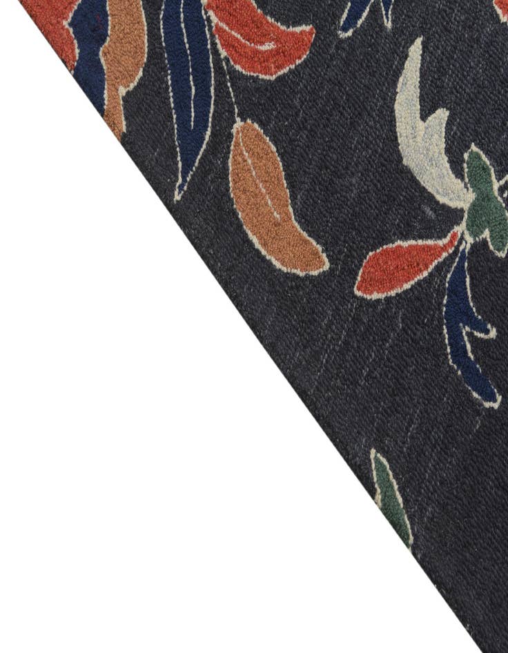 Detail image of  5' x 8' Agra Wool Rug