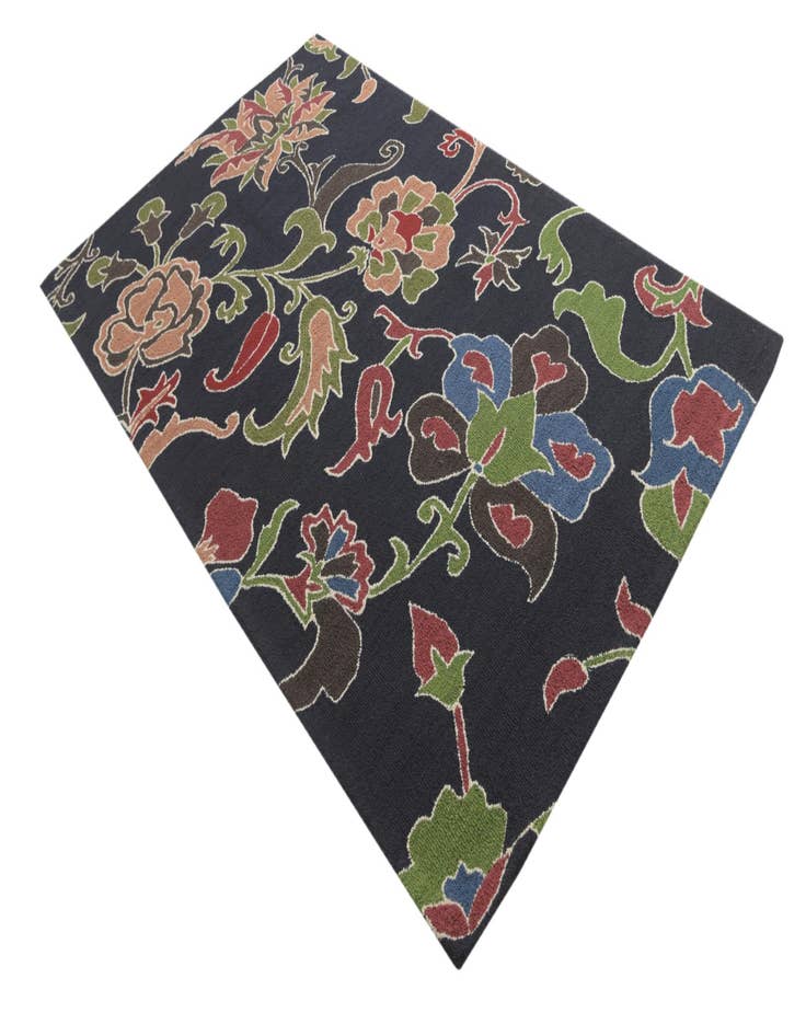 Detail image of  5' 1 x 8' Agra Wool Rug