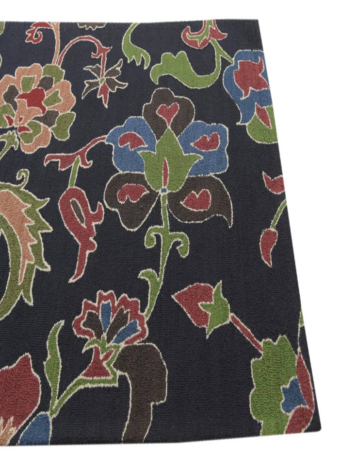 Detail image of  5' 1 x 8' Agra Wool Rug