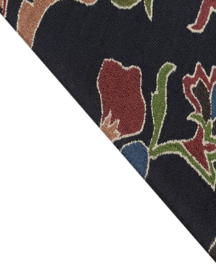 Detail image of  5' 1 x 8' Agra Wool Rug