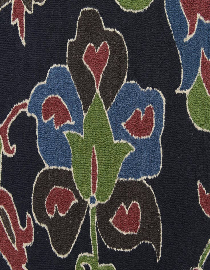 Detail image of  5' 1 x 8' Agra Wool Rug