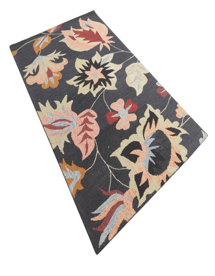 Detail image of  5' x 8' Agra Wool Rug