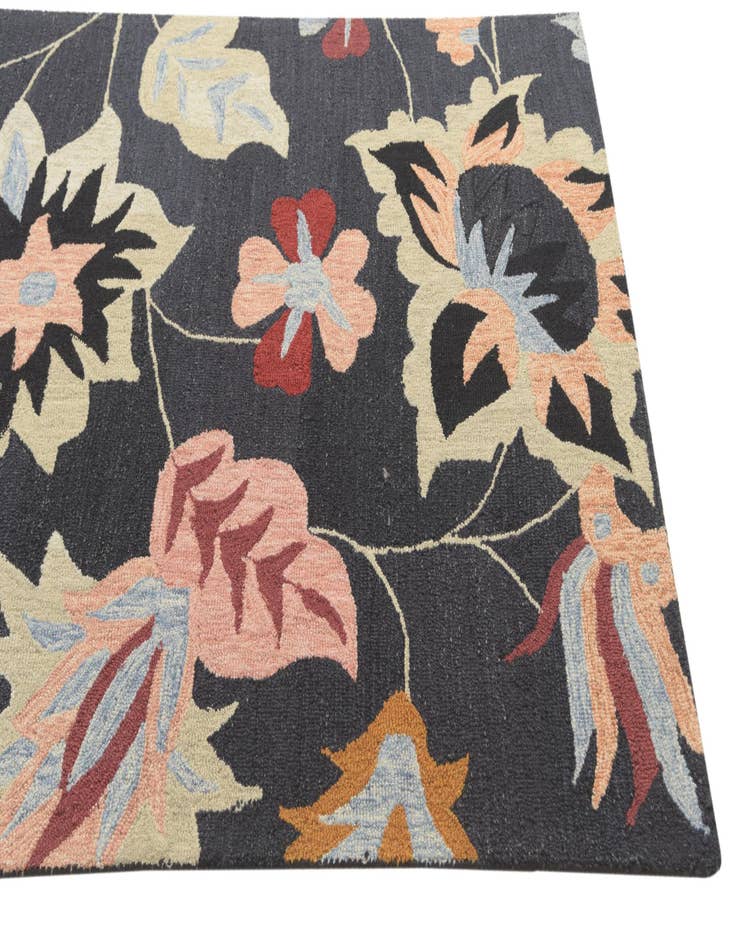 Detail image of  5' x 8' Agra Wool Rug