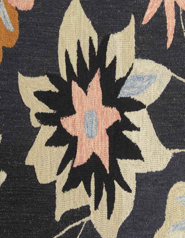 Detail image of  5' x 8' Agra Wool Rug
