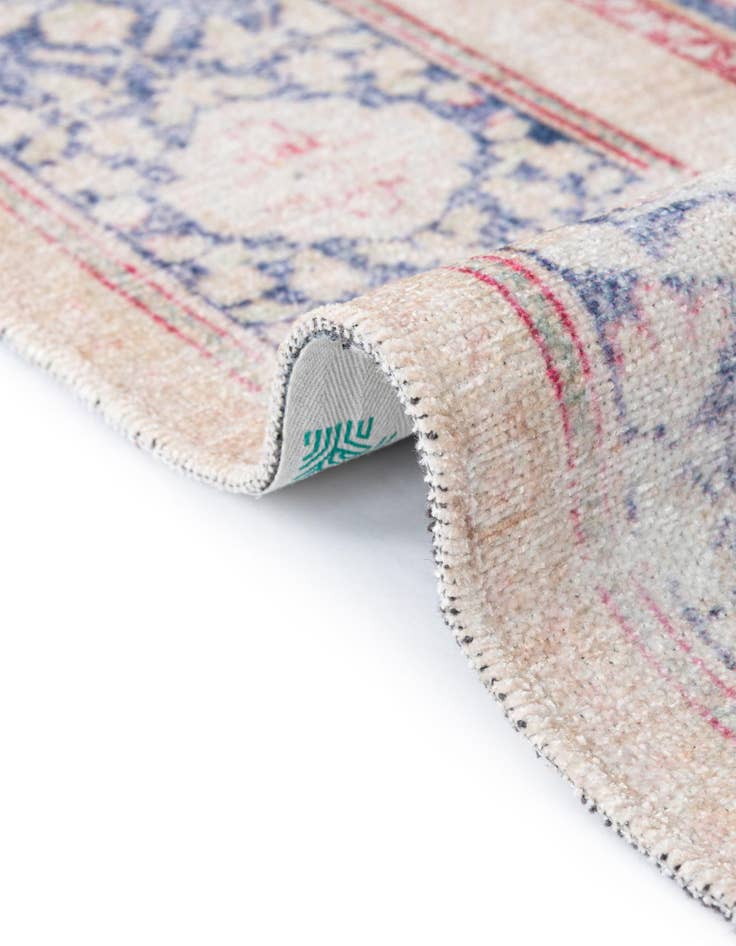 Detail image of  6' 1 x 9' Boutique Rug