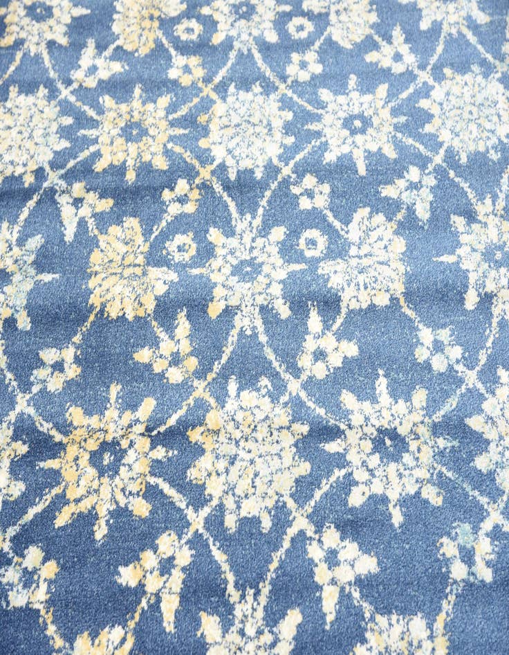 Detail image of  6' x 9' Dahlia Rug