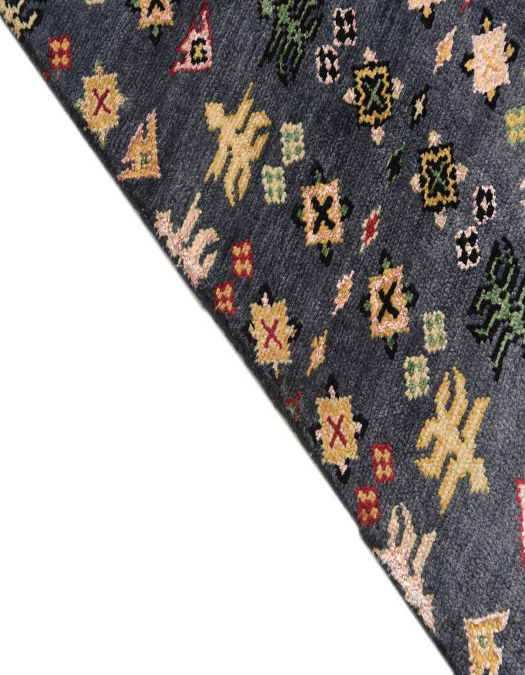 Detail image of  5' 4 x 8' 5  Hand Knotted Darya Rug