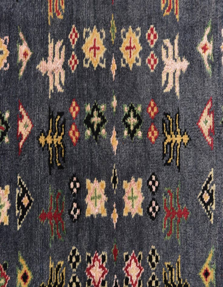 Detail image of  5' 4 x 8' 5  Hand Knotted Darya Rug