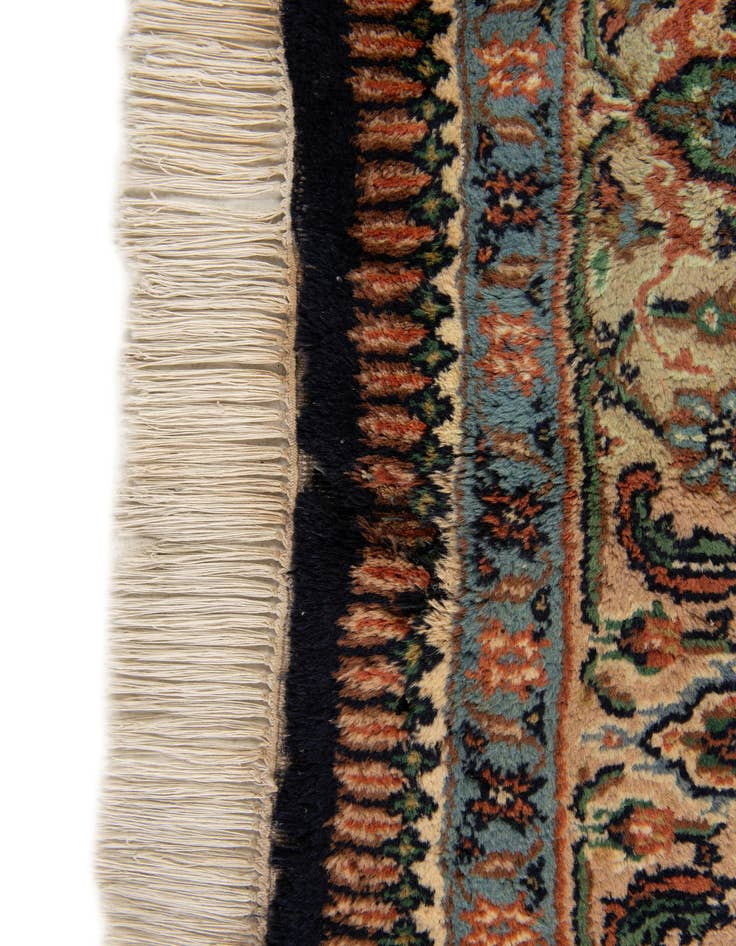 Detail image of  6' 1 x 8' 7  Hand Knotted Farahan Wool Rug