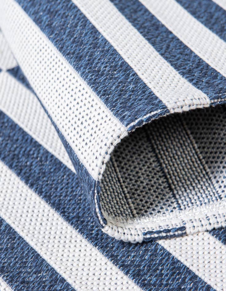 Detail image of  2' 2 x 3' Georgia Rug