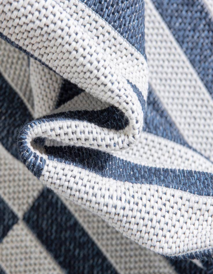 Detail image of  2' 2 x 3' Georgia Rug