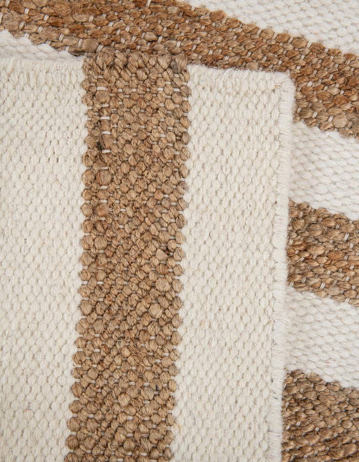 Detail image of  2' 2 x 3' 2  Hand Woven Jill Zarin Hamptons Rug