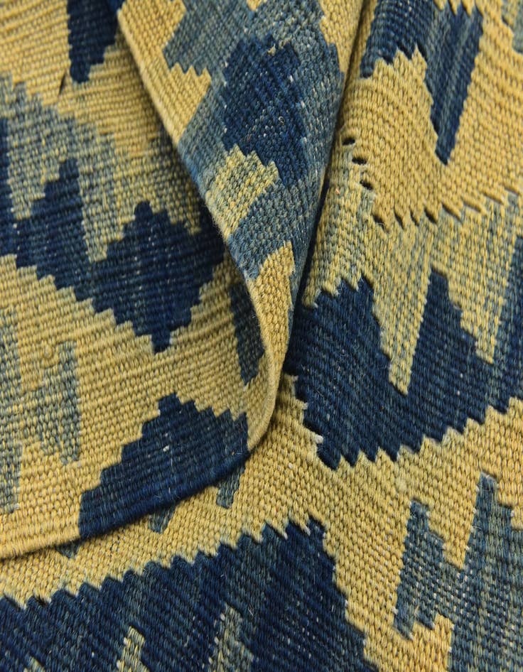 Detail image of  6' 7 x 9' 6  Hand Woven Kilim Modern Wool Rug