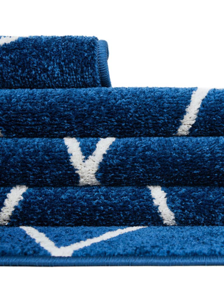 Detail image of  4' x 6' Lattice Frieze Rug