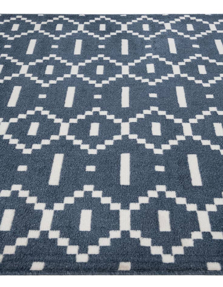 Detail image of  5' 3 x 7' 8 Lattice Rug