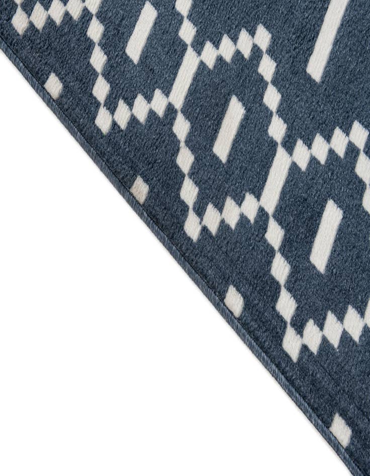 Detail image of  5' 3 x 7' 8 Lattice Rug