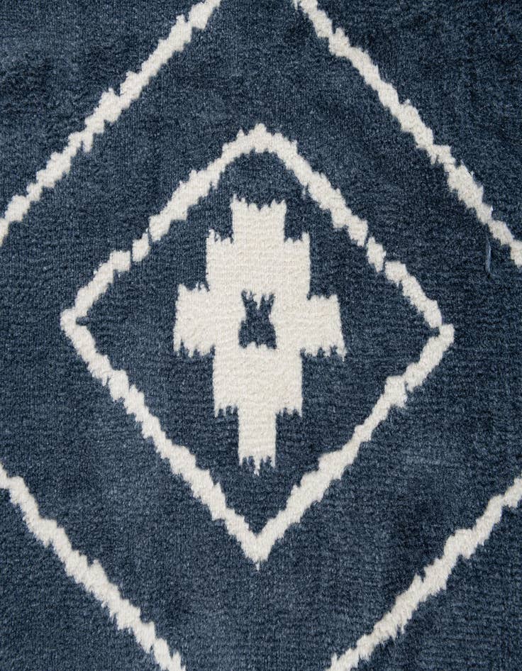 Detail image of  5' 3 x 7' 7 Lattice Rug