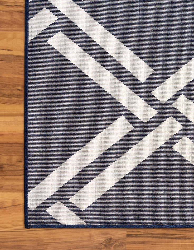 Detail image of  3' 3 x 5' 3 Lattice Rug