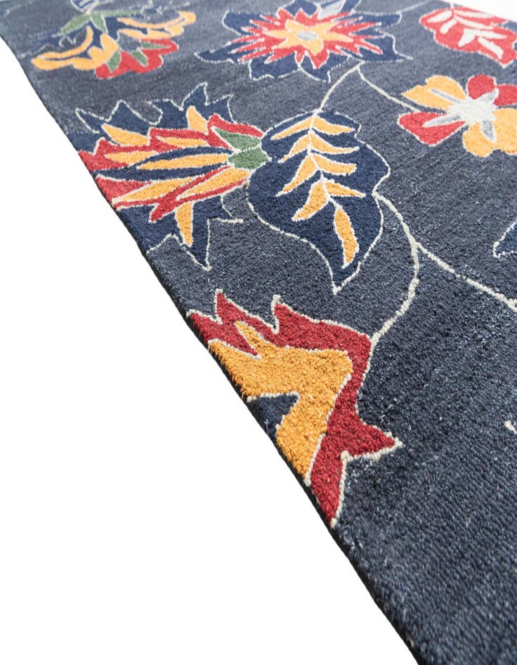 Detail image of  5' 1 x 8' 1 Luna Rug