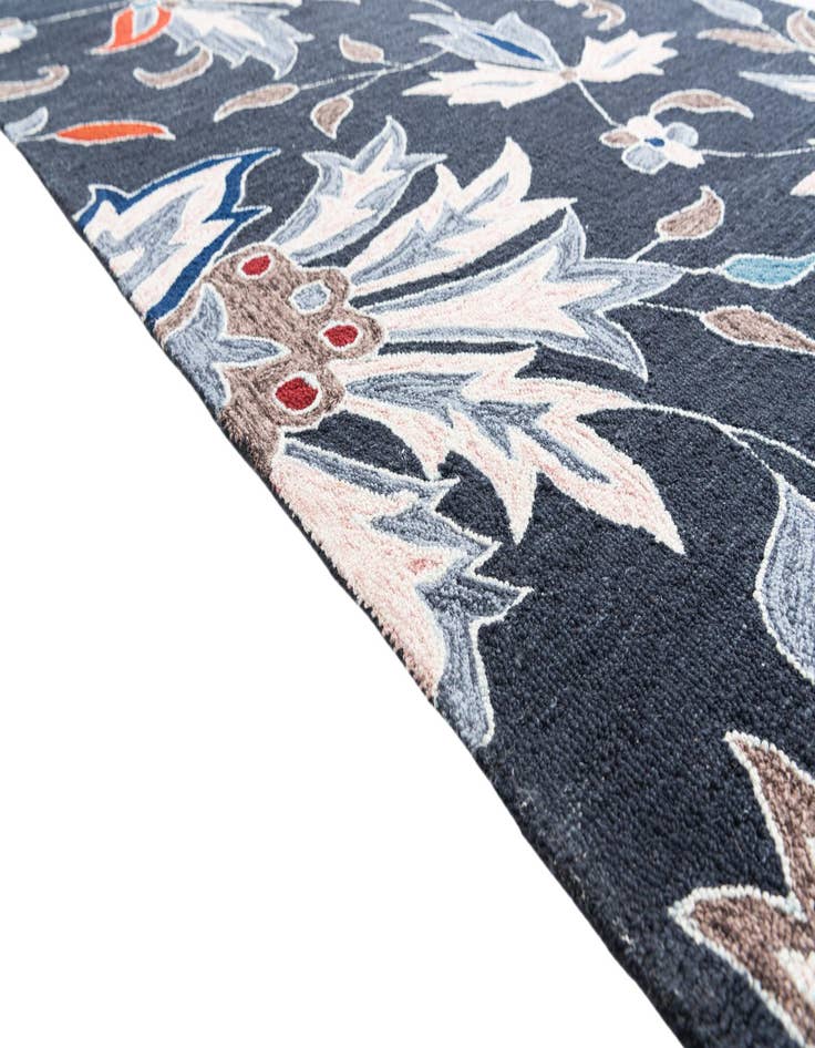 Detail image of  5' 2 x 8' Luna Rug