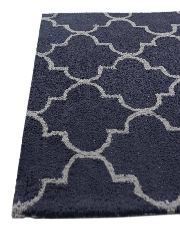 Detail image of  4' x 6' Luna Rug