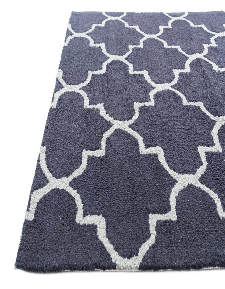 Detail image of  4' x 6' Luna Rug