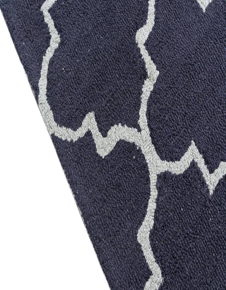 Detail image of  4' x 6' Luna Rug