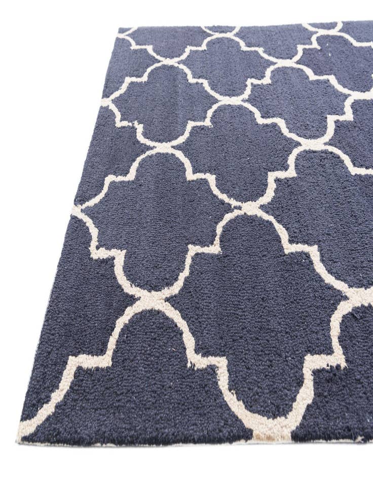 Detail image of  4' x 6' Luna Rug