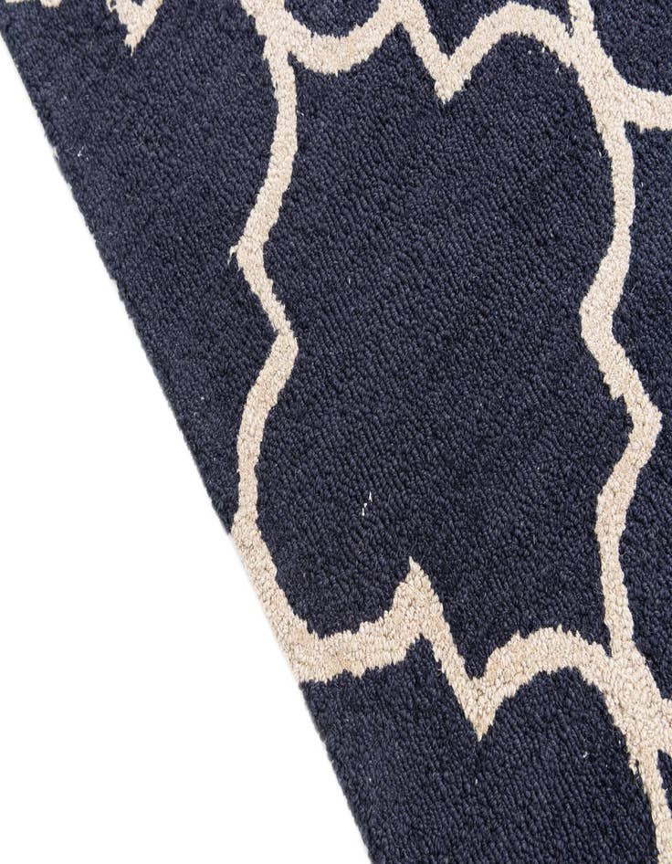Detail image of  4' x 6' Luna Rug