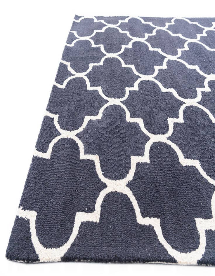 Detail image of  5' 1 x 8' Luna Rug