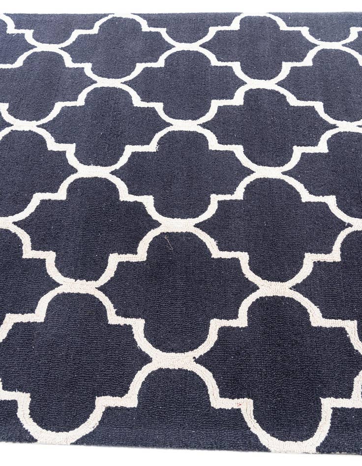 Detail image of  5' 1 x 8' Luna Rug